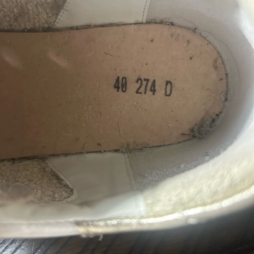 Golden Goose Cream and Gold Sneakers - Picture 12 of 14